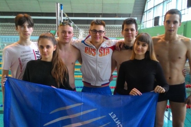 Команда юношей ТГУ стала первой в эстафетном плавании