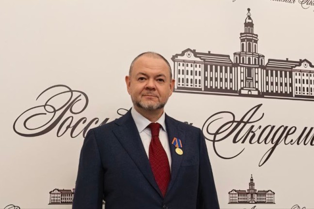 Ректор ТГУ удостоен награды РАН