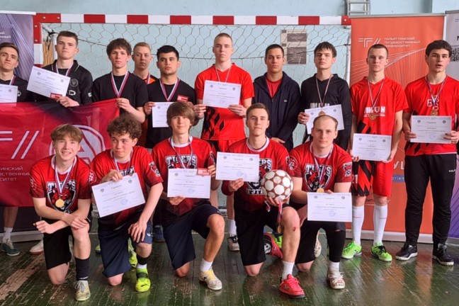 В ТГУ сыграли в футбол на поле и в «цифре»