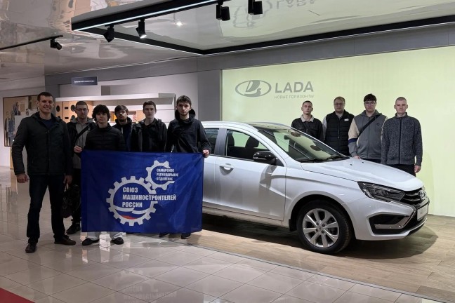 Студенты ПИШ «ГибридТех» посетили дилерский центр LADA