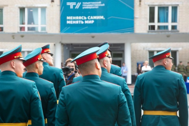 Выпускники ВУЦ ТГУ встали в офицерский строй