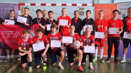 В ТГУ сыграли в футбол на поле и в «цифре»
