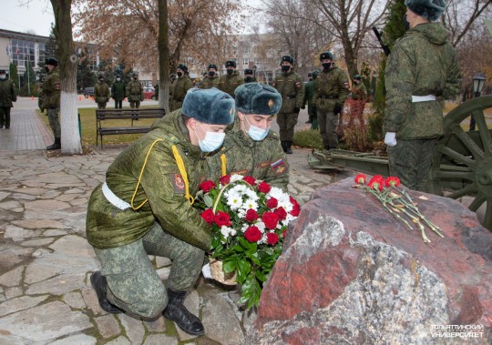 Цветы в память о параде