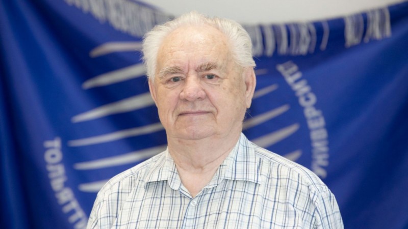 Профессор Юрий Казаков принимает поздравления