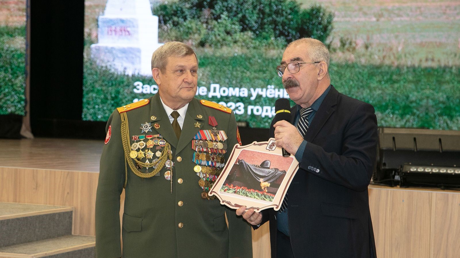 В ТГУ почтили память неизвестных солдат