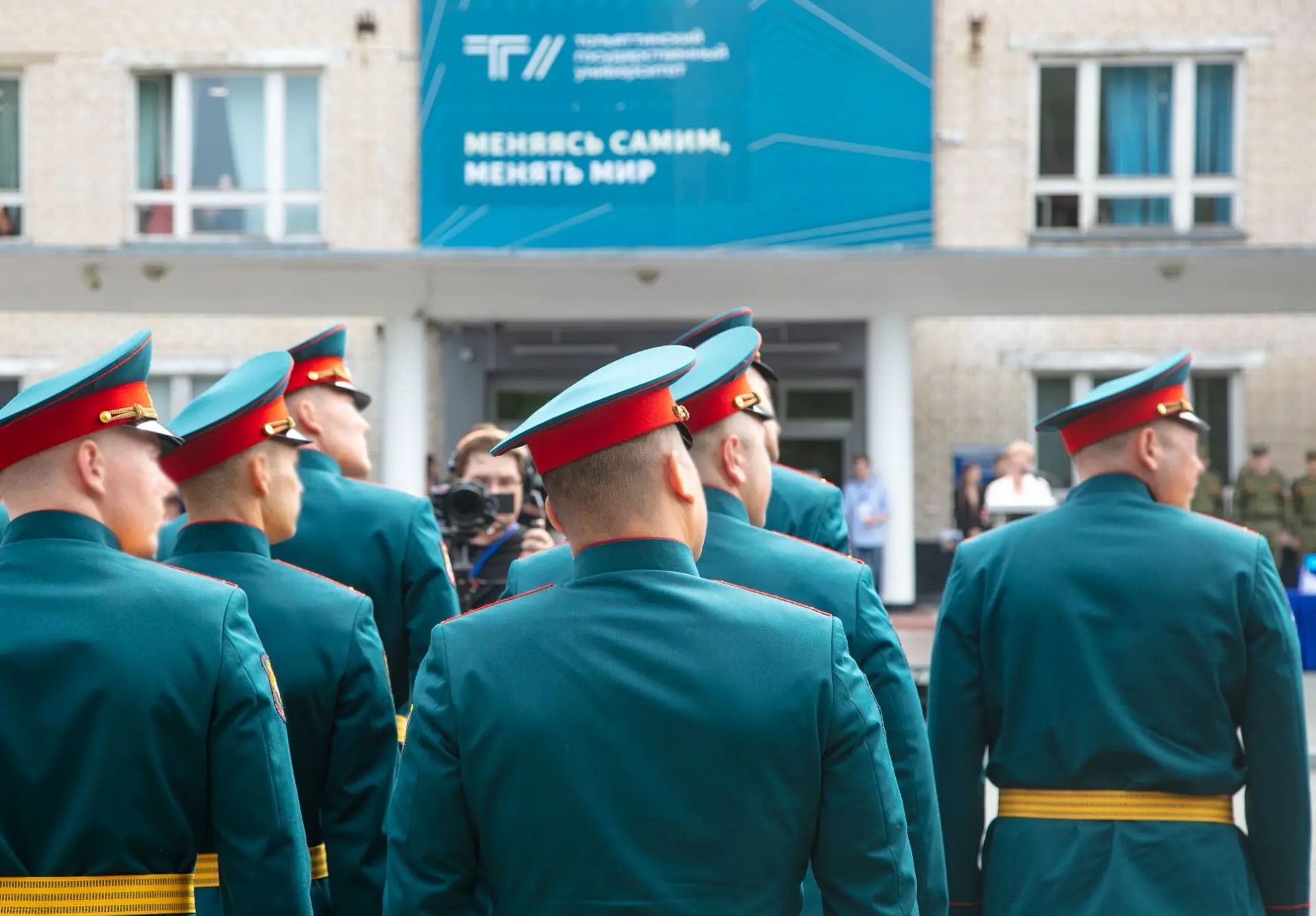 Выпускники ВУЦ ТГУ встали в офицерский строй