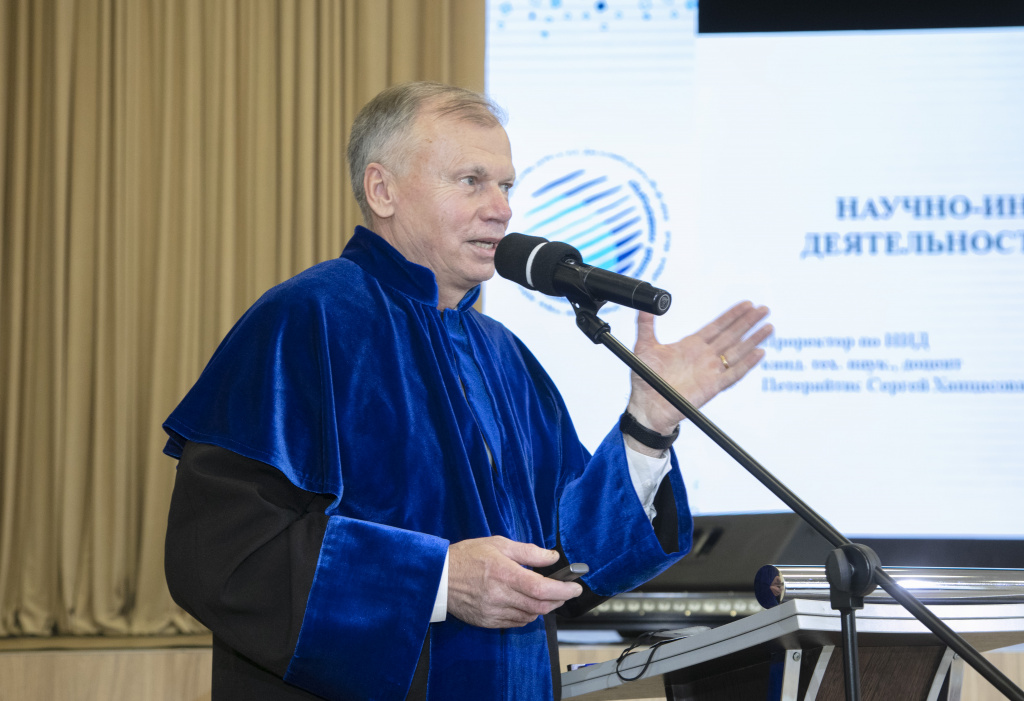 Инжектор проректор. Петерайтис Сергей Ханцасович проректор. Петерайтис Сергей Ханцасович семья. Максим Петерайтис. Сергей Ушаков Яна Петерайтис.